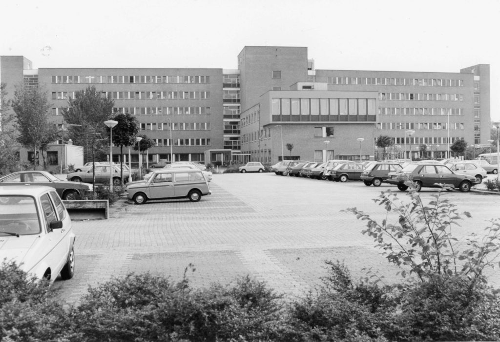 Vrouwenverenigingen poetsen Julianaziekenhuis op.