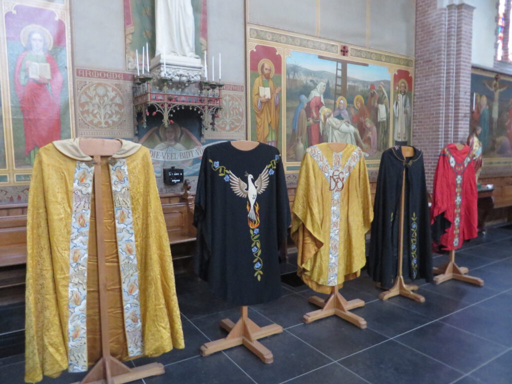 Kazuifels overgedragen aan Bonifatiuskerk